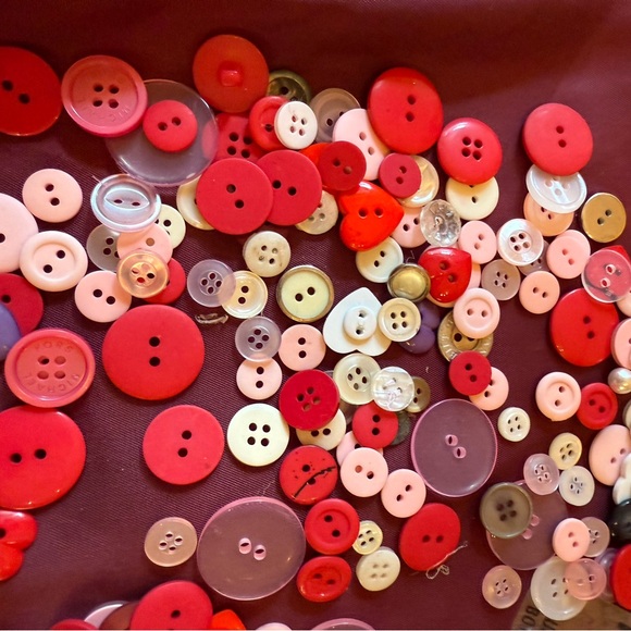 Assorted Buttons - Picture 3 of 6